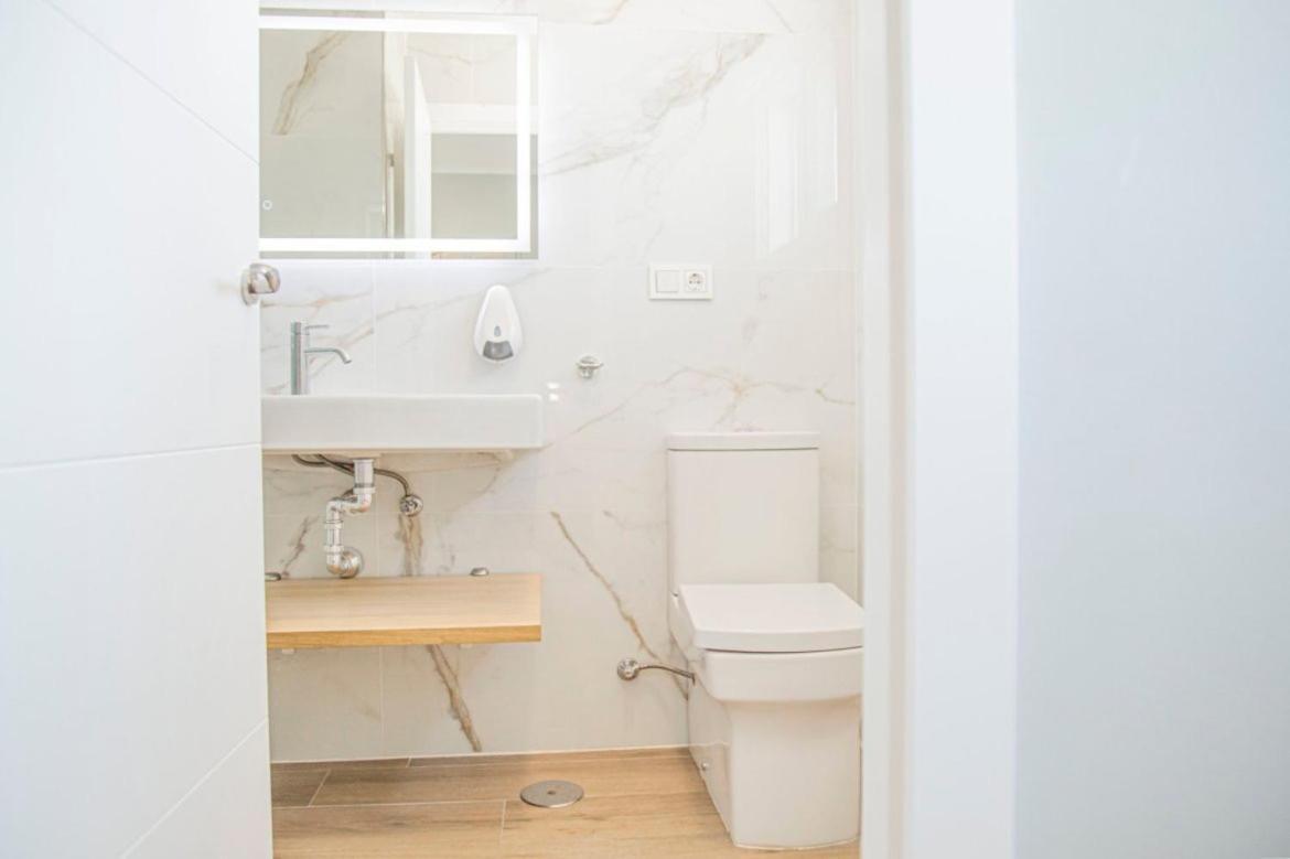 Hostal Montevideo Beachfront Nigrán エクステリア 写真