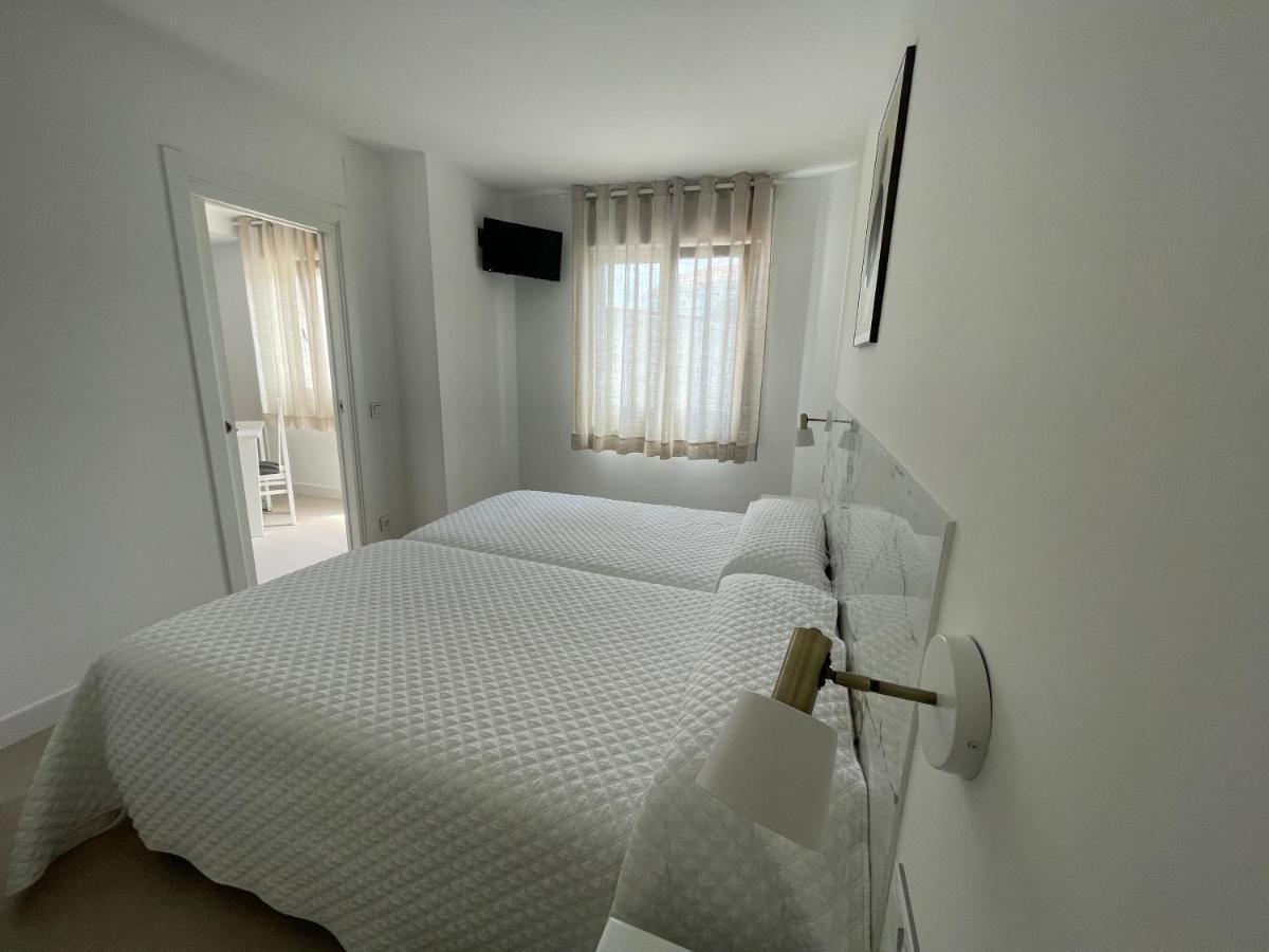 Hostal Montevideo Beachfront Nigrán エクステリア 写真