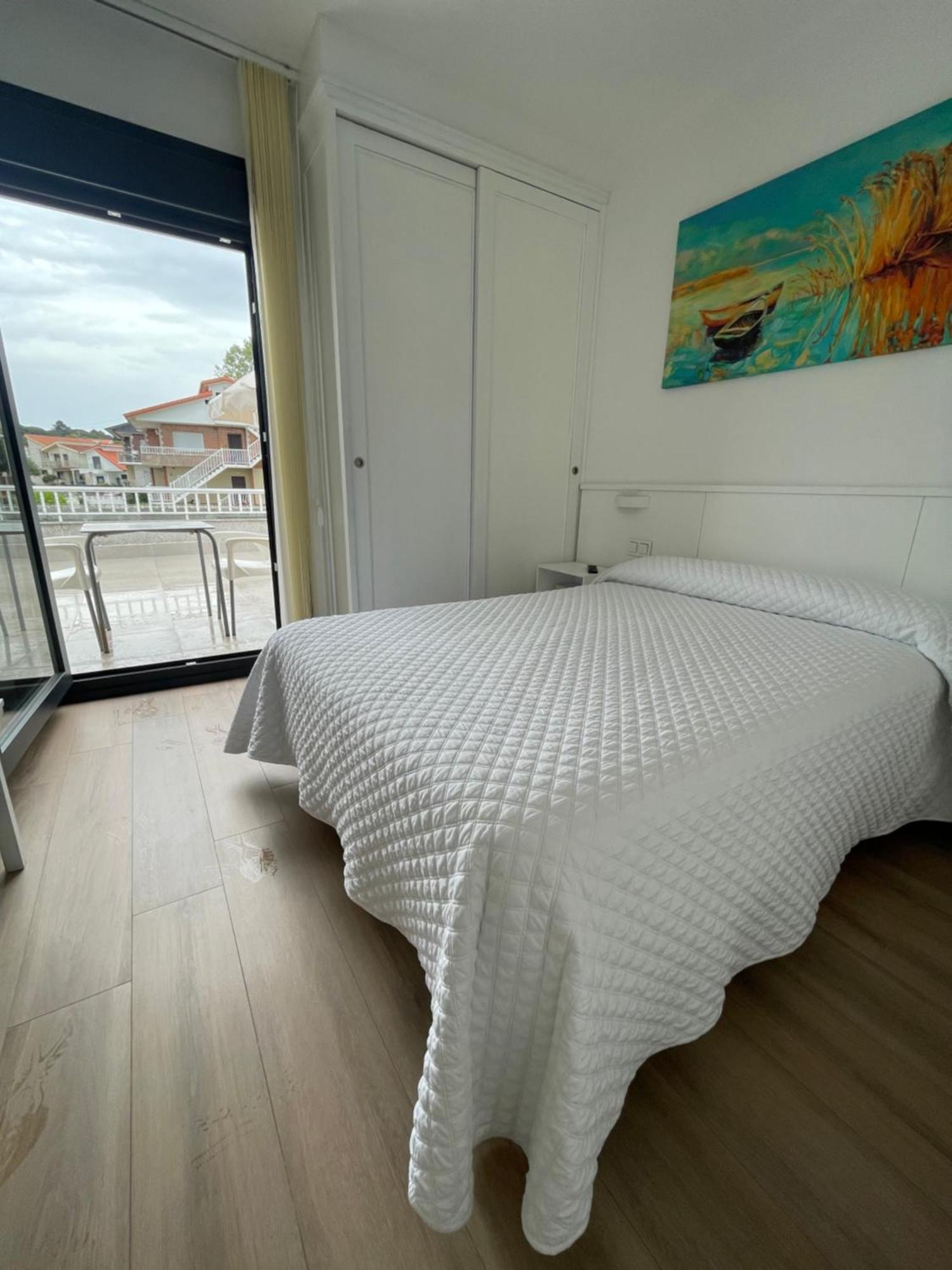 Hostal Montevideo Beachfront Nigrán エクステリア 写真