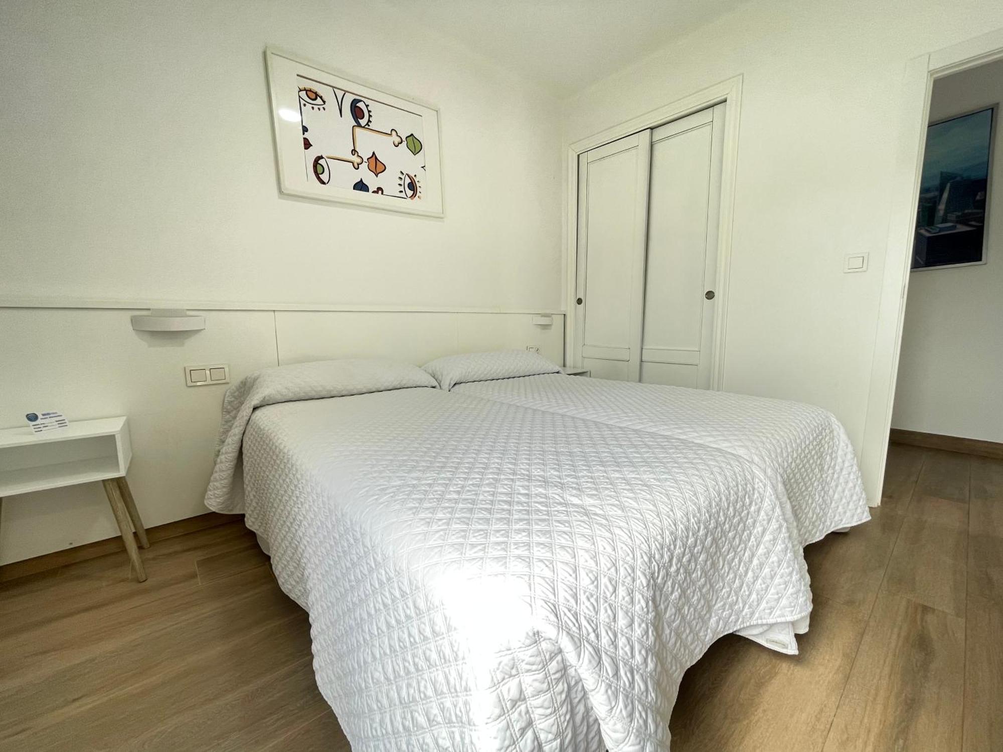 Hostal Montevideo Beachfront Nigrán エクステリア 写真