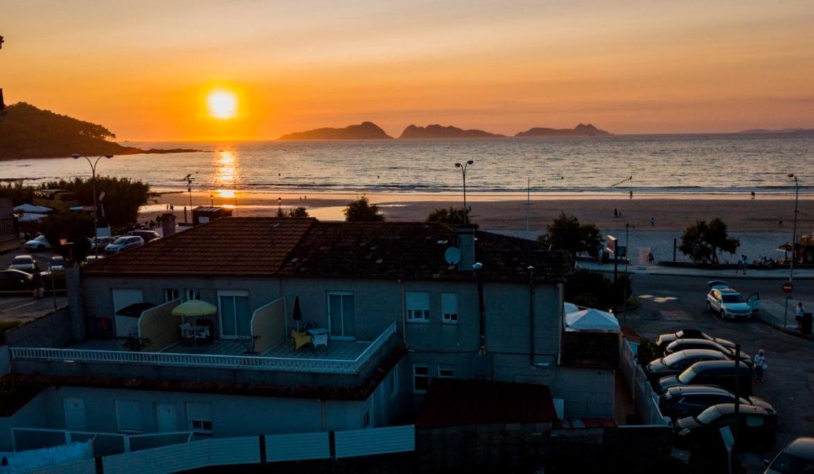 Hostal Montevideo Beachfront Nigrán エクステリア 写真