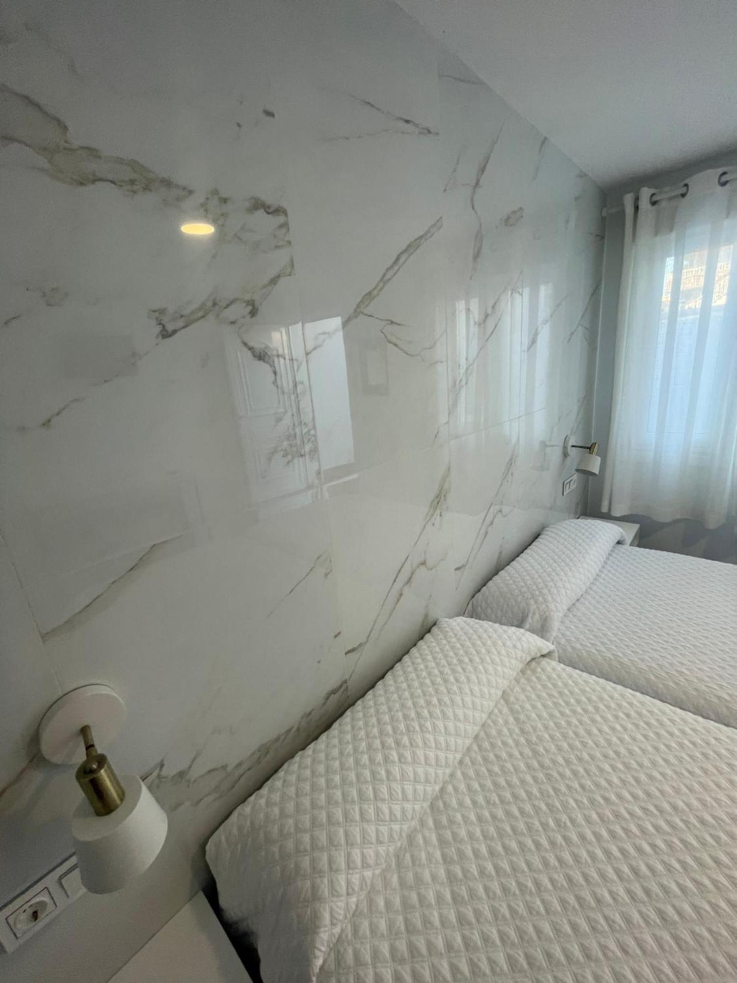 Hostal Montevideo Beachfront Nigrán エクステリア 写真