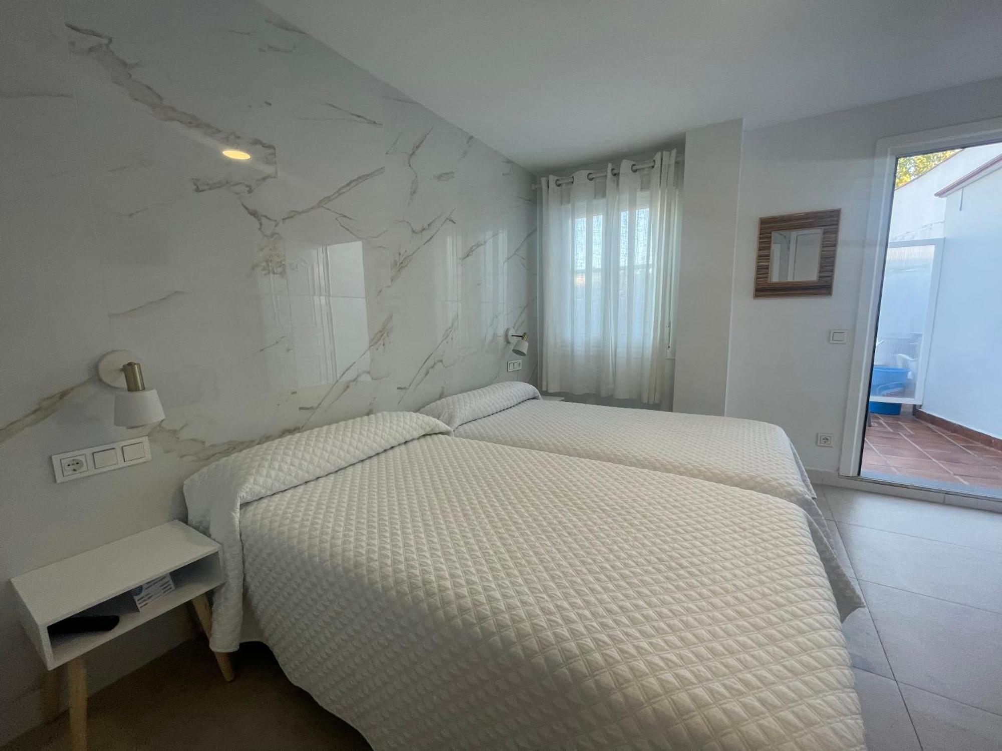Hostal Montevideo Beachfront Nigrán エクステリア 写真